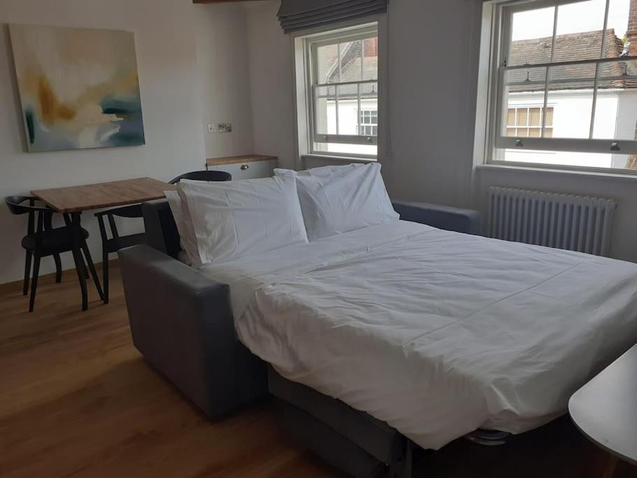 Apartment 6 At Number 8: City Centre, 1 Bedroom, Sofa Bed In Lounge Canterbury Exterior photo